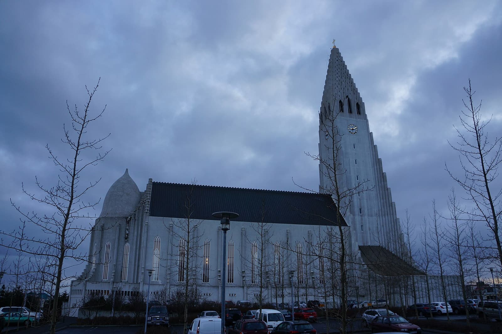 Hallgrímskirkja's full concrete exterior and tower in Reykjavík