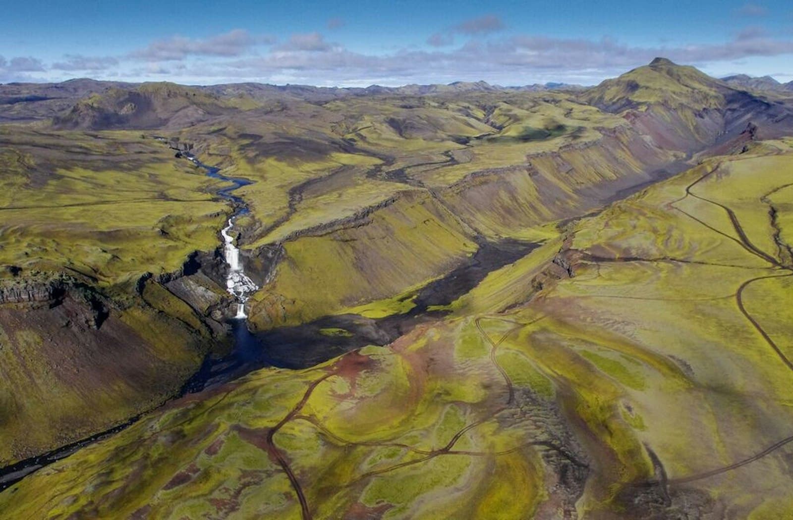 Aerial view of Ófærufoss cutting through the Eldgjá fissure in the south Highlands.