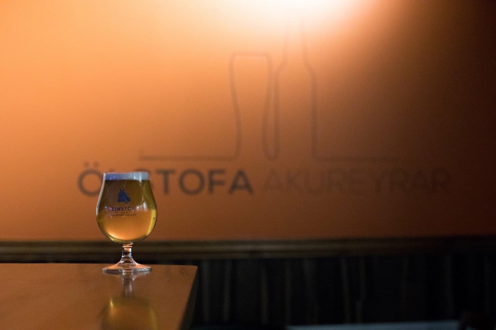 A glass of Einstök beer inside the Akureyri tasting lounge.