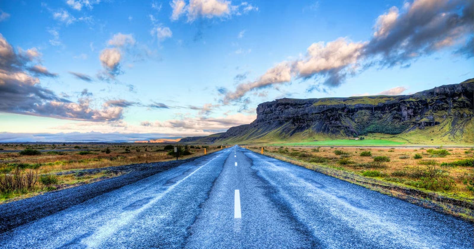 Open road through Icelandic landscape for choosing a realistic trip length