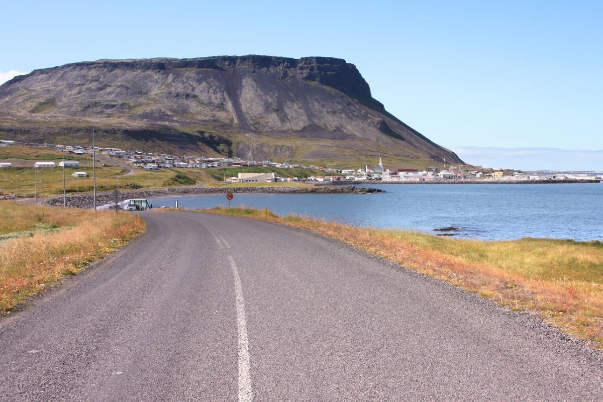 Road curving toward Ólafsvík beside the bay on Snæfellsnes