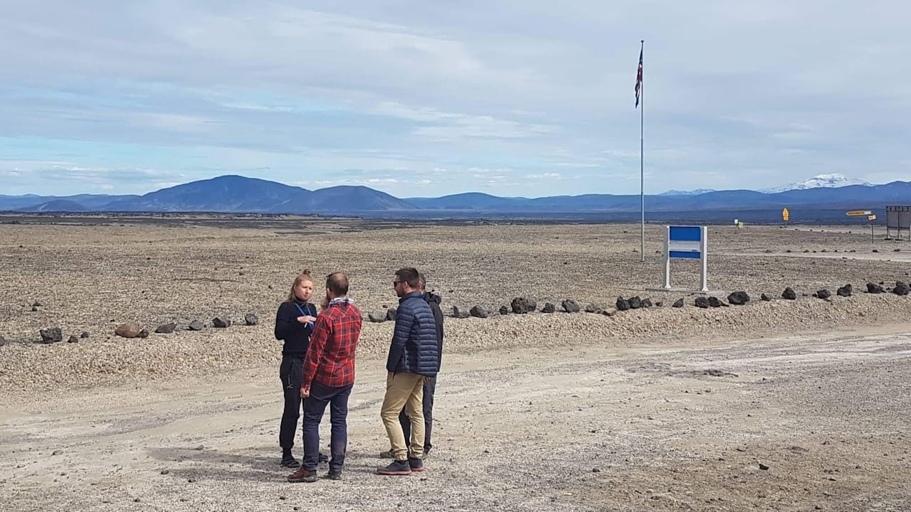 Park ranger speaking with visitors at Dreki near Drekagil and Askja.