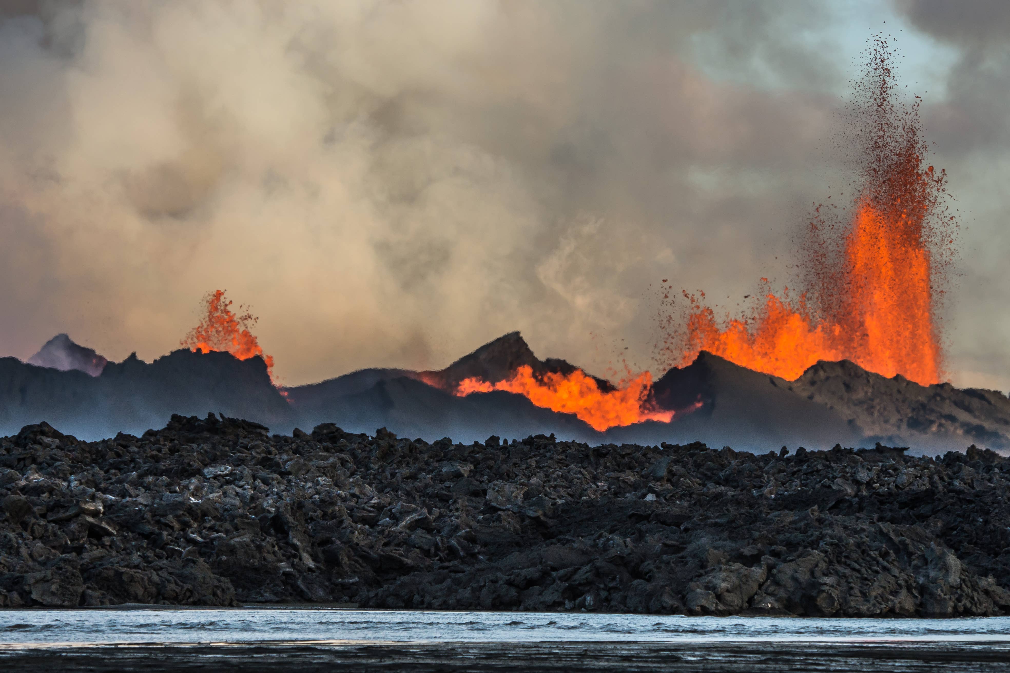 Lava fountains rising from the Holuhraun fissure during the Bárðarbunga volcanic episode.