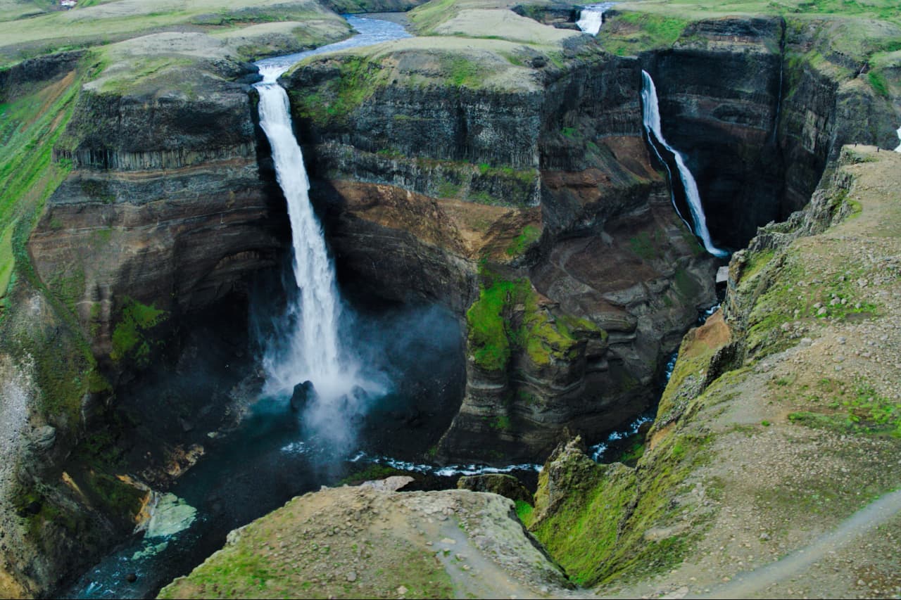 A high viewpoint over Háifoss and Granni with the canyon dropping below the rim.