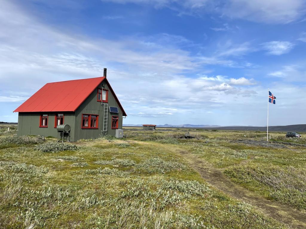 A small highland hut with a red roof near Herðubreiðarlindir.