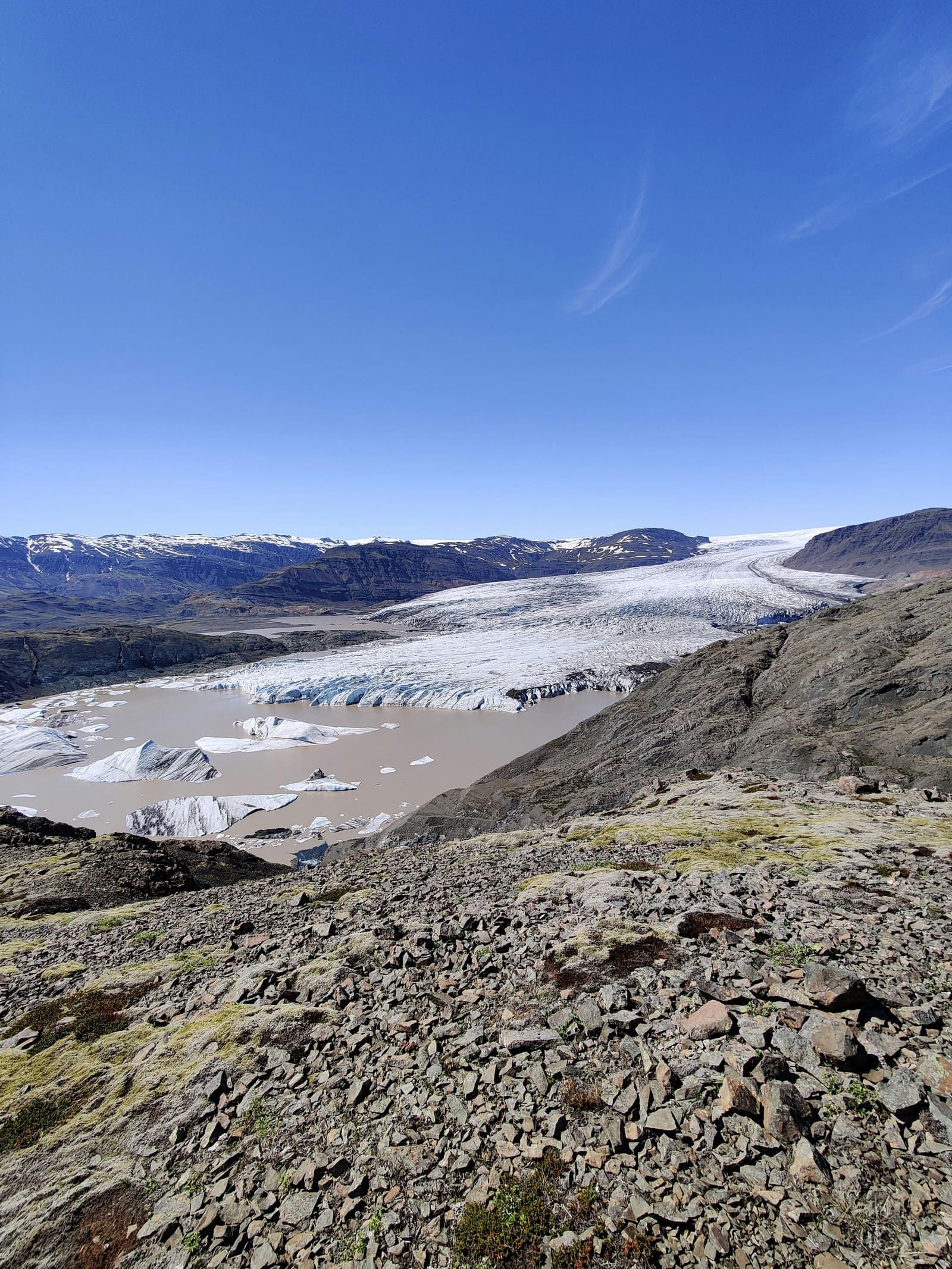 View across Hoffellsjökull and its lagoon from the Geitafellsbjörg viewpoint area.