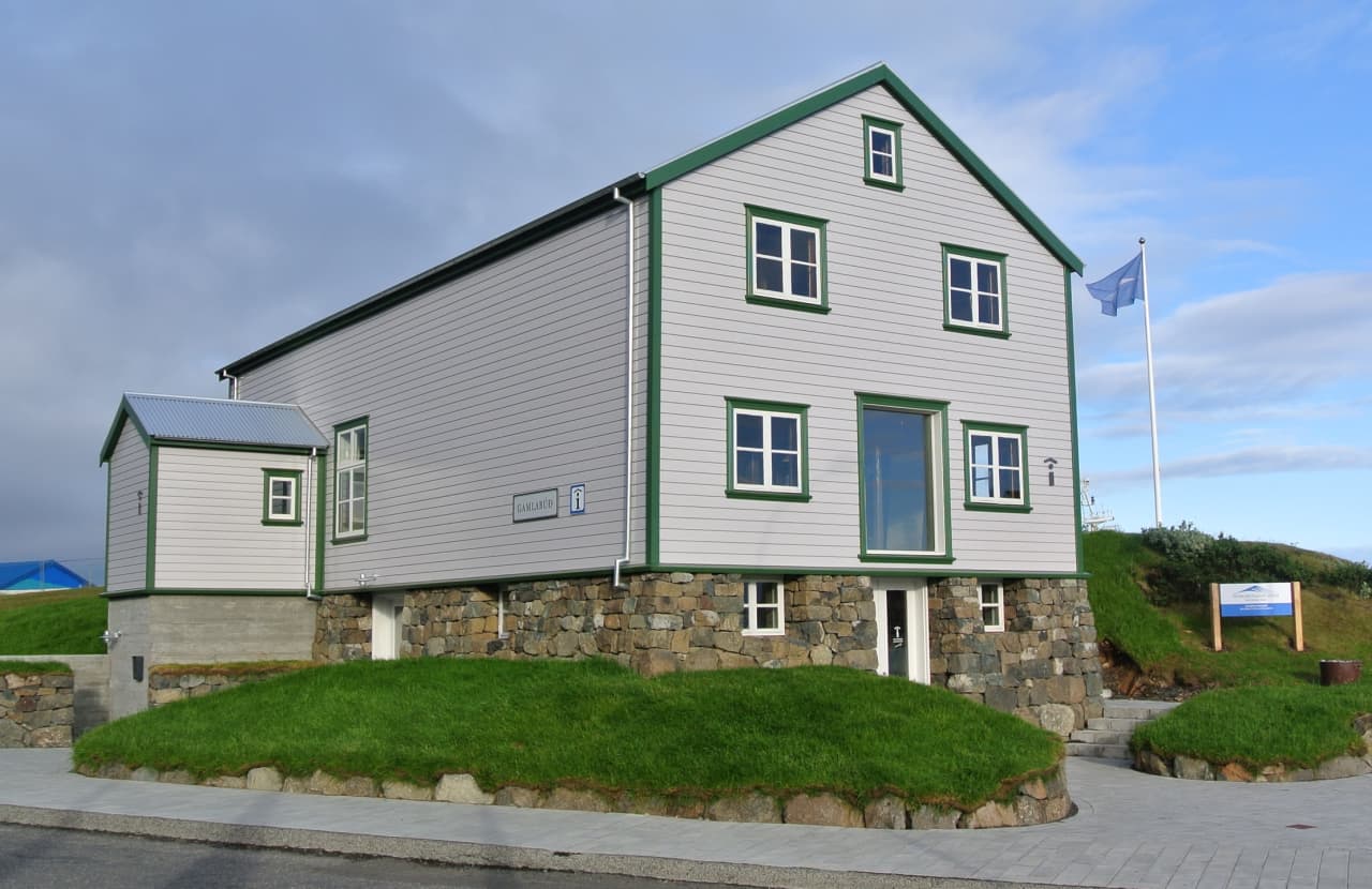 Gamlabúð visitor information building near the harbor in Höfn.