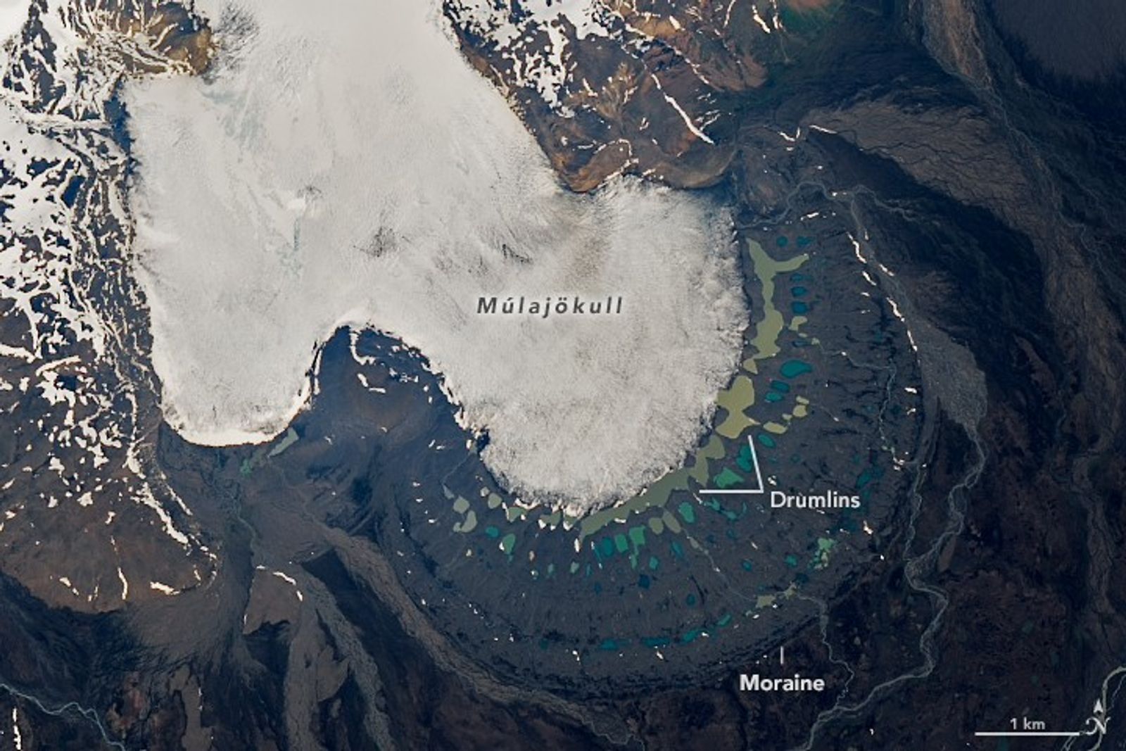 Satellite view of Múlajökull flowing from the southeast side of Hofsjökull.