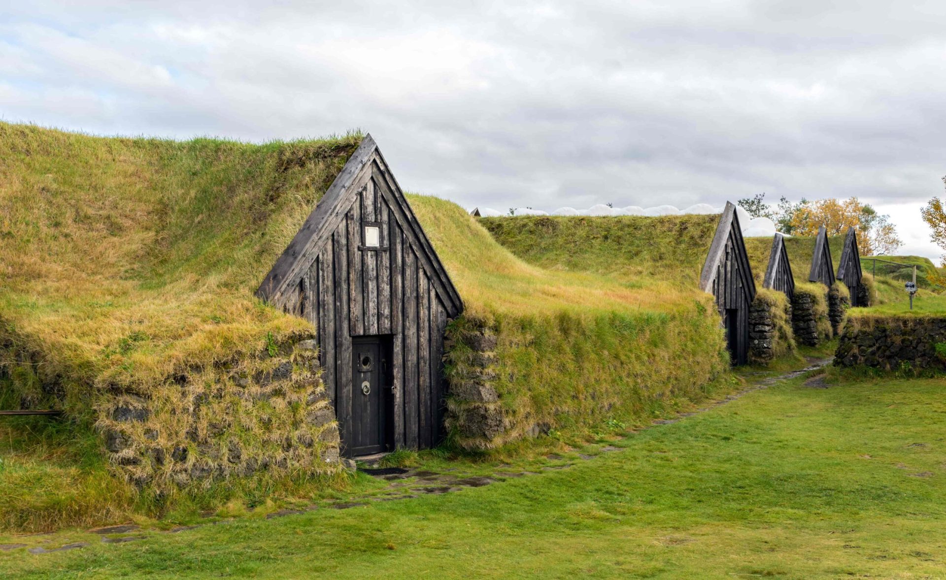 Keldur turf farmhouse and grassy farmyard in the Rangárvellir countryside.