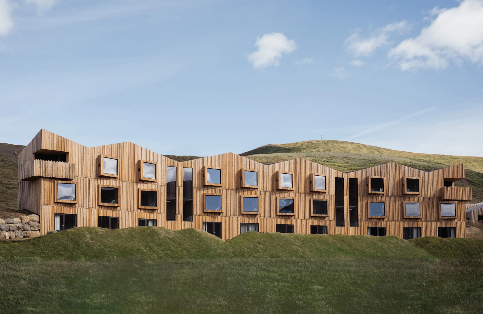 Highland Base buildings at Kerlingarfjöll with mountains and open highland terrain behind them.