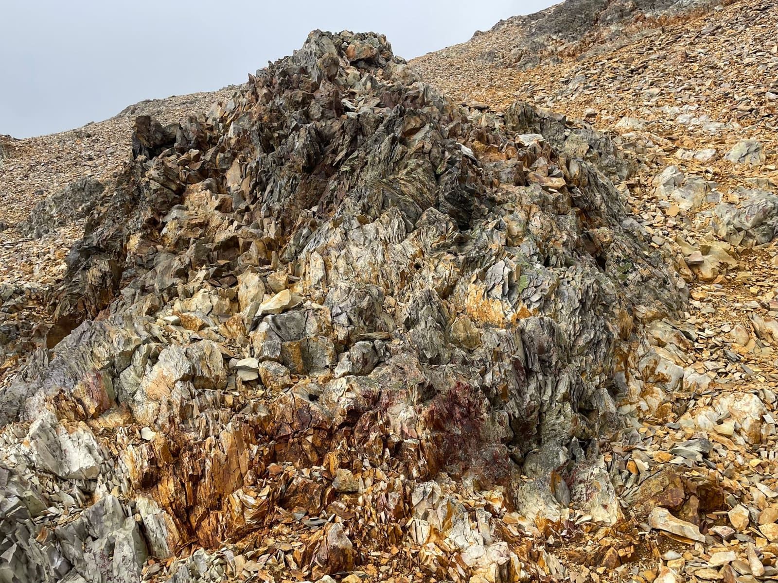 Angular rhyolite rocks and loose scree on the Móskarðshnjúkar hiking route.