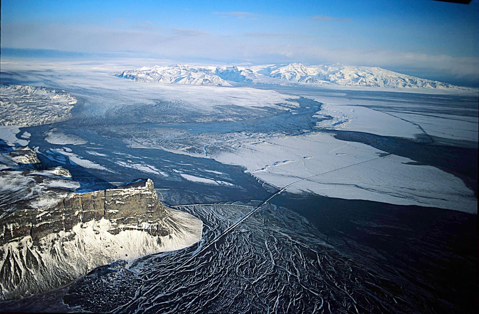 Aerial view of the 1996 jökulhlaup spreading across Skeiðarársandur with Route 1 visible on the plain.