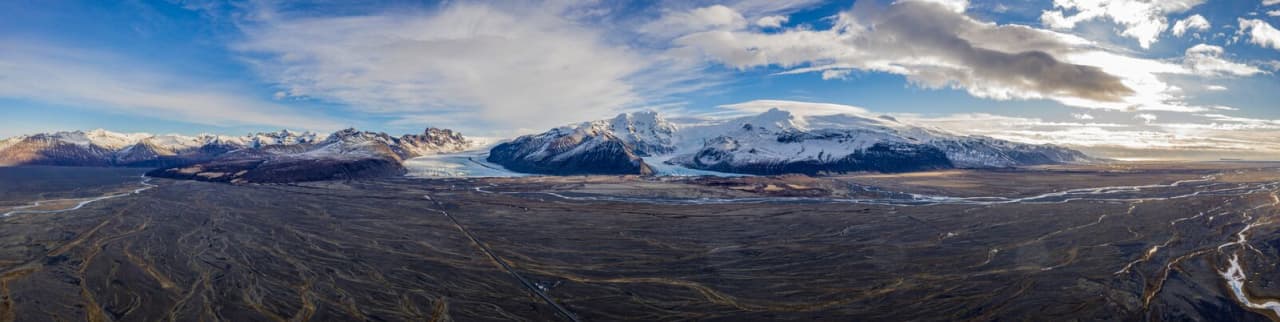 Wide view across Skeiðarársandur toward Vatnajökull and the mountains near Skaftafell.