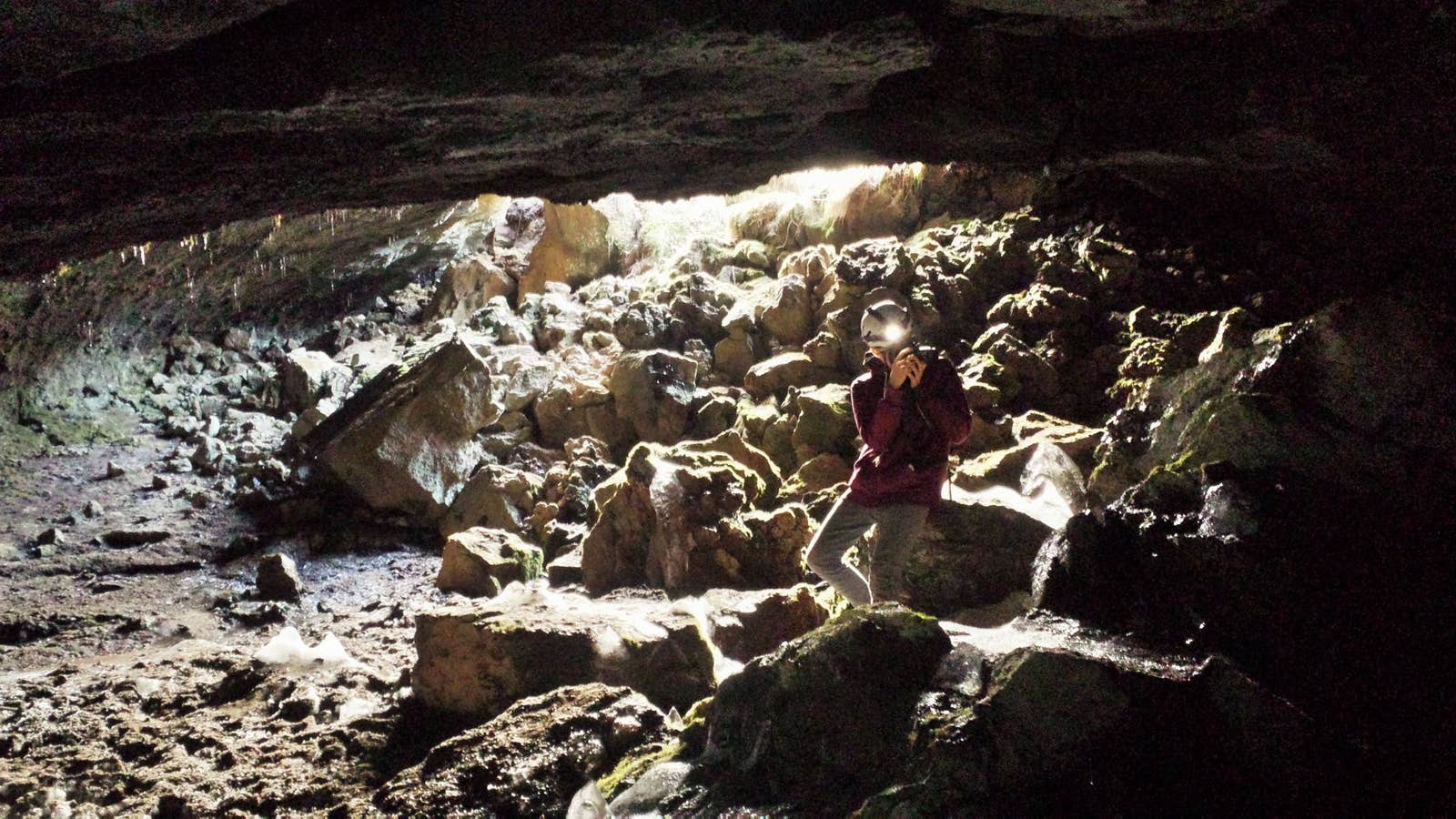 Rough lava tube chamber in Leiðarendi, formed in lava from the Stóri-Bolli crater.