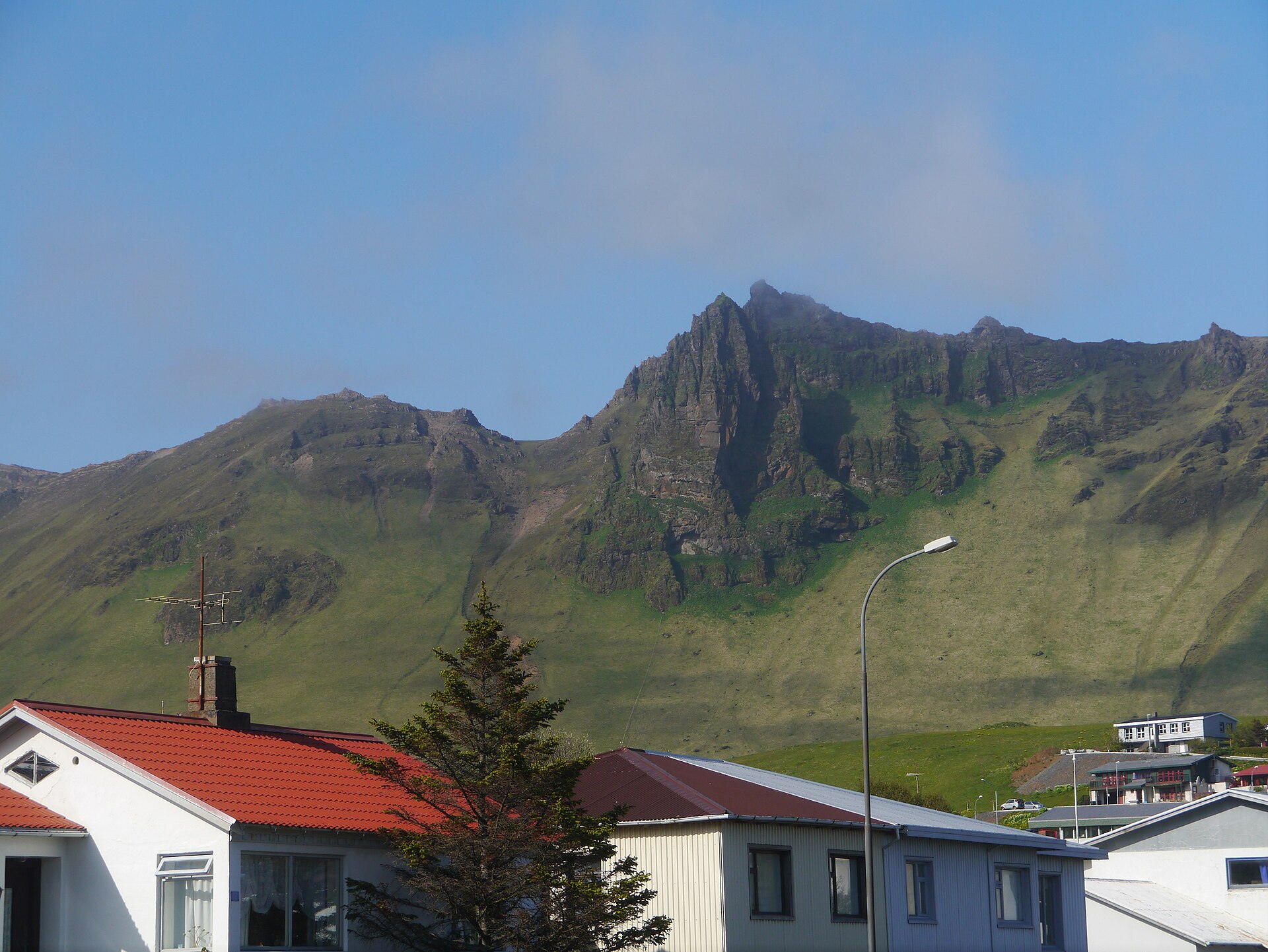 Houses in Vík below the steep mountain wall east of town.